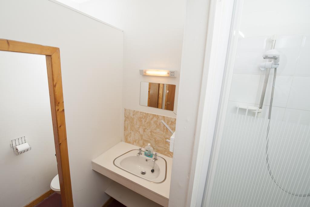 Craggan Outdoors Ardenbeg Bunkhouse Hostel Grantown-on-Spey Room photo